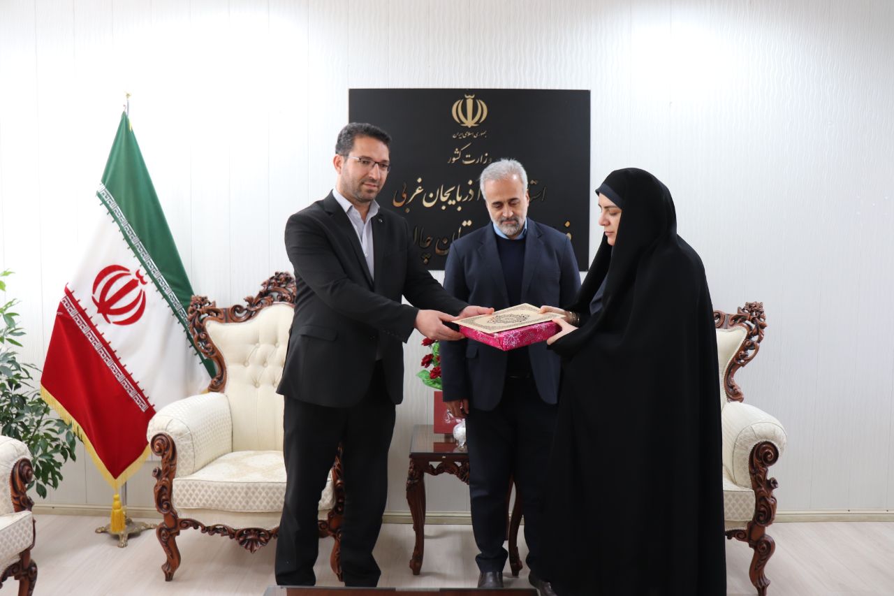 تجلیل از بانوان شاغل در فرمانداری شهرستان چالدران به مناسبت روز زن