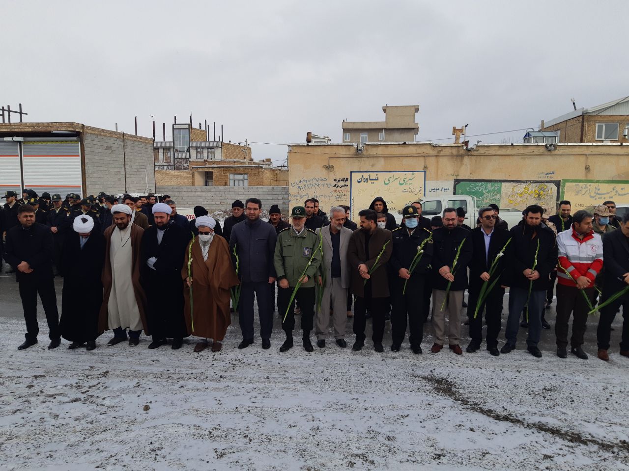 ✅با حضور محمدرضا عبدالله نژاد فرماندار چالدران، حجتالاسلام والمسلمین محمدزاده امام جمعه ، اعضای شورای تأمین و اداری مراسم غبارروبی و عطر افشانی مزار شهدا در چالدران برگزار گردید.