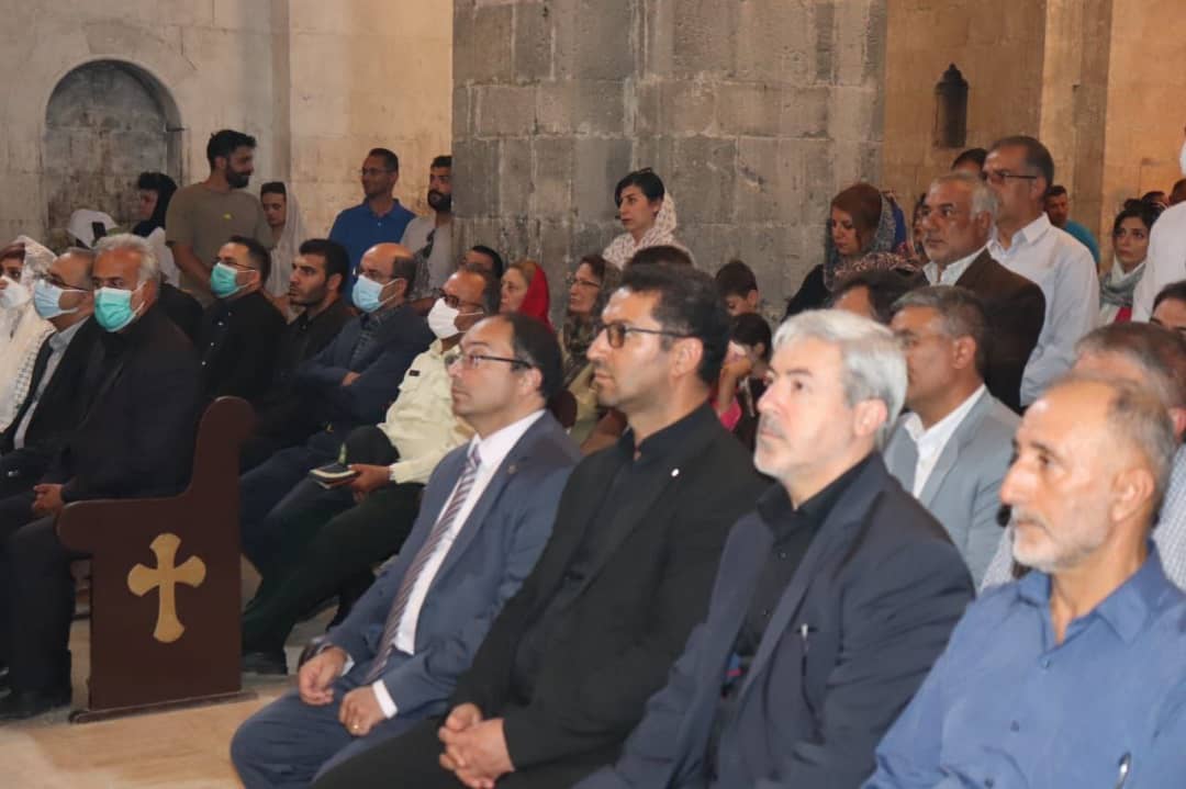 دیدار اسقف گری گور چفتچیان خلیفه ارامنه آذربایجان با فرماندار شهرستان چالدران به پاس قدردانی از زحمات دستگاههای اجرایی در خصوص فراهم سازی زمینه هر چه بهتر برگزار شدن مراسم مذهبی قره کلیسا