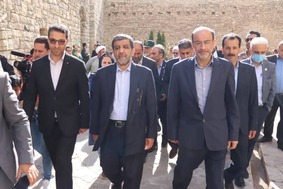 ضرغامی وزیر میراث فرهنگی و گردشگری و صنایع دستی با محمدرضا عبدالله نژاد فرماندار شهرستان چالدران و هیات همراه از مجموعه جهانی قره کلیسا بازدید نمود.