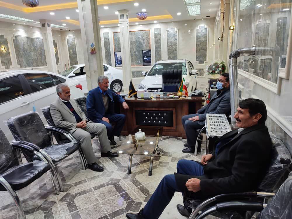 ✅عبدالله نژاد فرماندارشهرستان چالدران، با حضور در سطح بازار شهرستان و گفتگو با فروشندگان لوازم خانگی و نمایشگاه خودرو از نزدیک در جریان وضعیت و مشکلات آنان قرار گرفت.