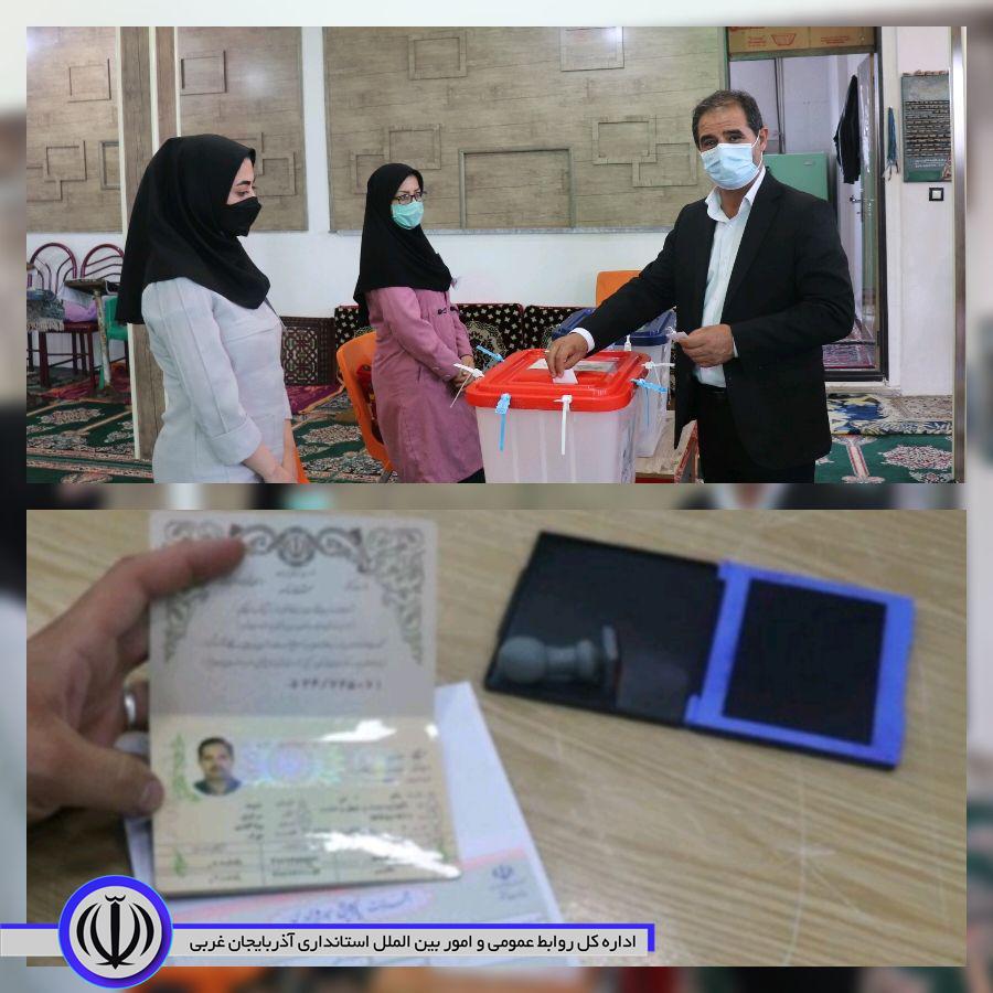 ✅ حسن محمدزاده فرماندار و رئیس هیات اجرایی شهرستان چالدران با حضور در شعبه اخذ آرا رای ضمن تاکید بر حضور پرشور آحاد مردم در پای صندوقهای رای آرای خود را به صندوق انداخت.