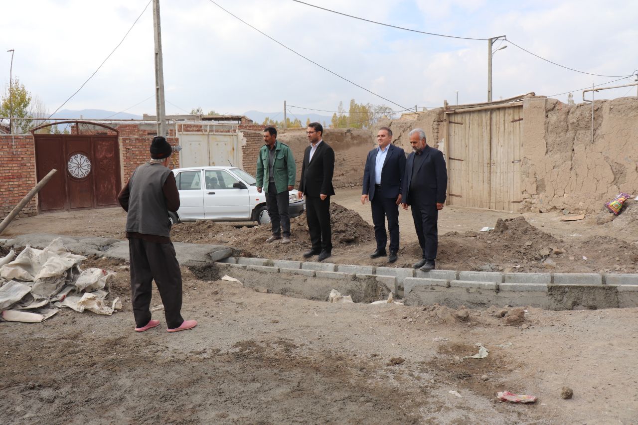 بازدید فرماندار از روند اجرای پروژه عمرانی در روستای حالحال بخش دشتک