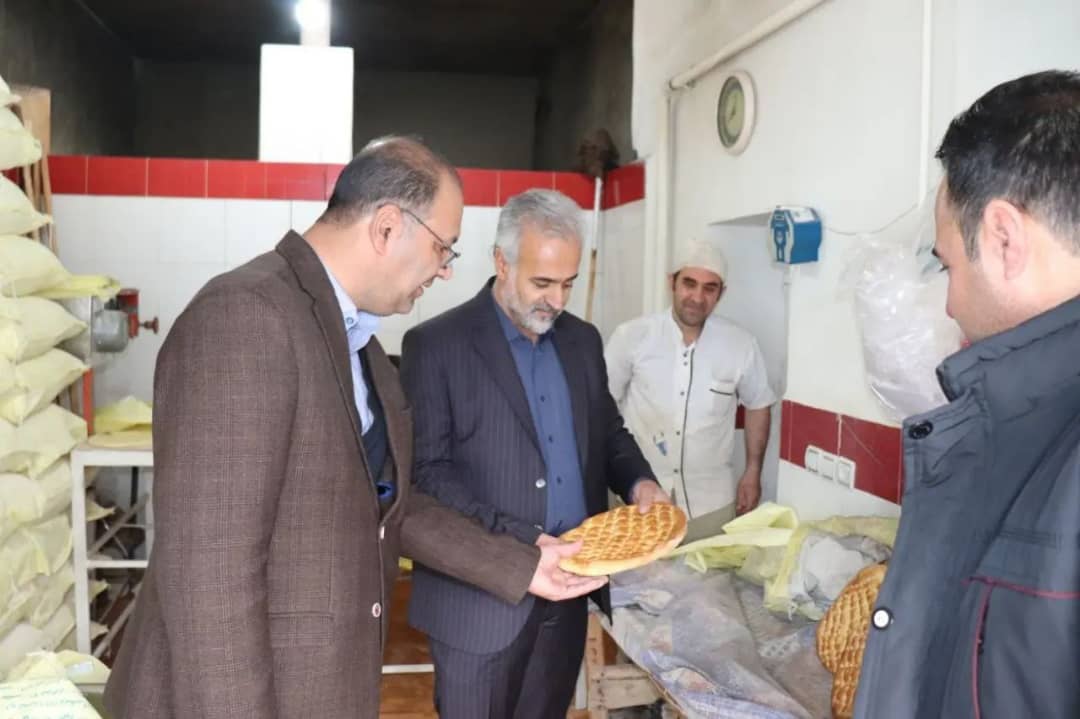 ✅ در اولین روز از سال جدید ابراهیم زاده معاون سیاسی، امنیتی و اجتماعی فرماندار چالدران، به صورت سرزده از واحد های نانوایی بازدید نمودند.