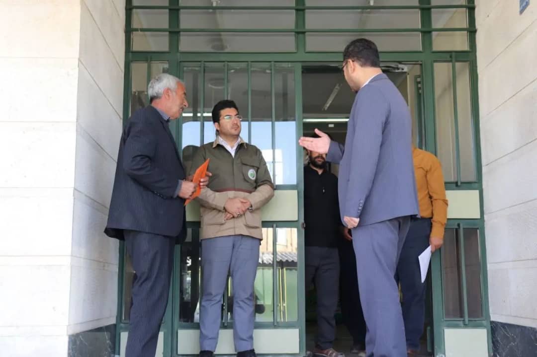 محمدرضا عبدالله نژاد فرماندار شهرستان چالدران با هدف بررسی از روندکاری، چگونگی برخورد با مشکلات ارباب رجوع به صورت سرزده از اداره منابع طبیعی چالدران بازدید کرد.