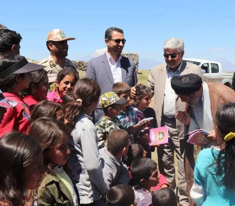 محمد رضا عبدالله نژاد فرماندار شهرستان چالدران با حضور در ییلاقات چالدران مسائل و مشکلات عشایر کوچ رو را مورد بررسی قرار داد و از نزدیک با آنان به بحث و گفتگو پرداخت.
