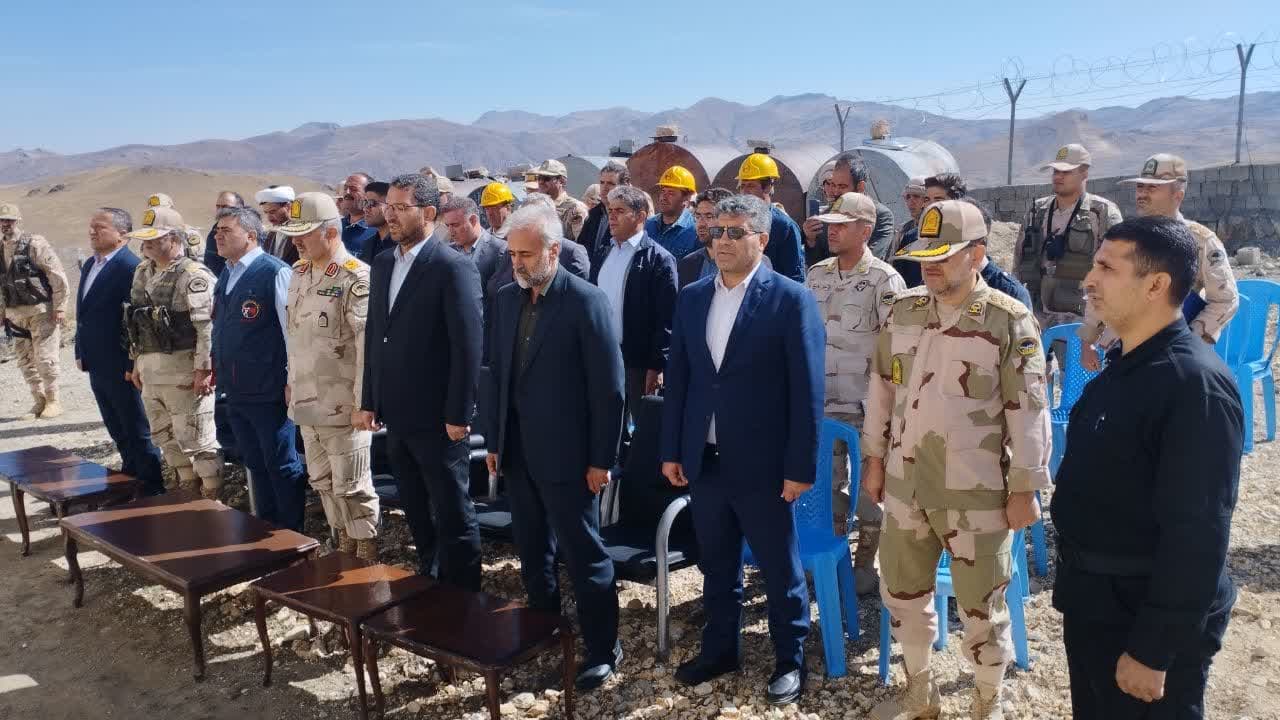 با حضور سردار احمدی فرماندهی مرزبانی استان ،محمد رضا عبدالله نژاد فرماندار چالدران و اعضای شورای تامین چالدران برق رسانی به پاسگاه های مخمور و بابانور و یکی از برجک های مرزی با اعتبار 10میلیارد تومان
