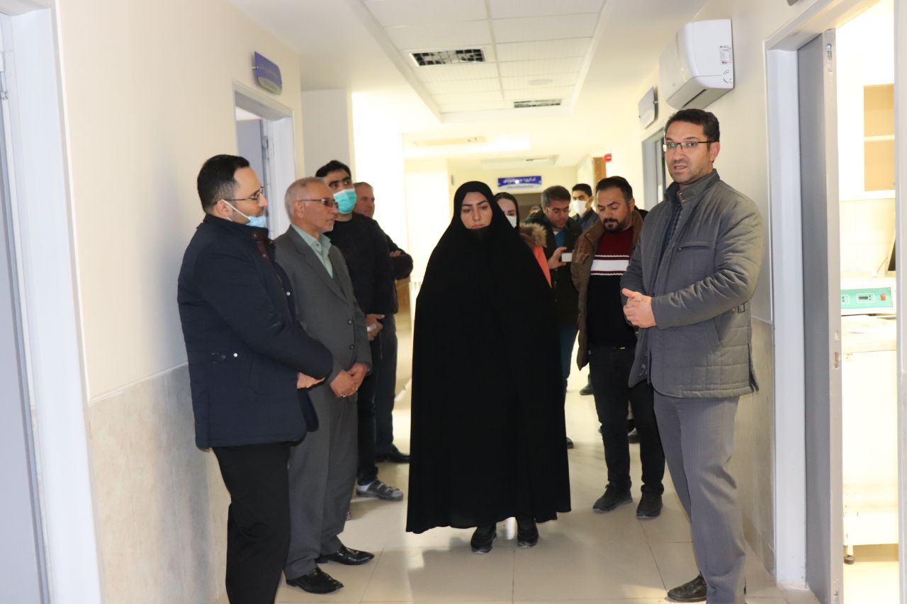 فرماندار چالدران به همراه موسوی بخشدار دشتک و دکتر علیزاده رئیس شبکه بهداشت ودرمان ازروند ارائه خدمات درمانی و بهداشتی مرکز جامع سلامت شهر آواجیق بازدید وبا پرسنل این مرکز دیدار و گفتگو کرد .