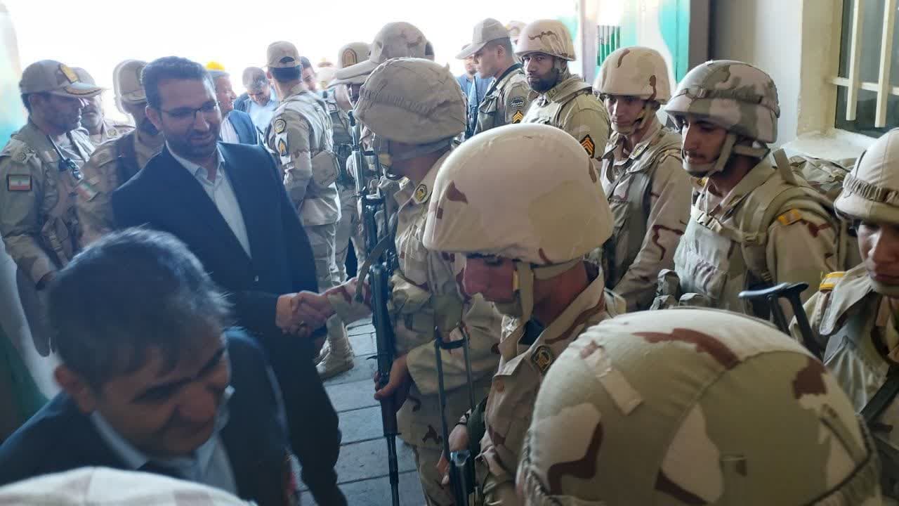 به گزارش پایگاه اطلاع رسانی فرمانداری چالدران، محمد رضا عبدالله نژاد فرماندار چالدران به همراه سردار احمدی فرمانده مرزبانی استان و اعضای شورای تامین با حضور در پاسگاه مرزی بابانور این شهرستان ضمن دی