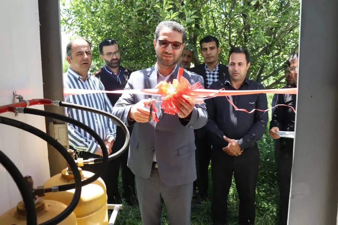به مناسبت گرامیداشت هفته جهاد کشاورزی با حضور محمد رضا عبدالله نژاد فرماندار شهرستان چالدران سامانه ضد تگرگ در روستای میر آباد به بهره برداری رسید.