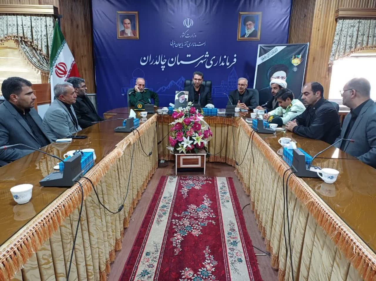 جلسه هماهنگی مراسم اجتماع بزرگ مردم شهرستان چالدران به مناسبت شهادت خادم الرضا رئیس جمهور آیت الله رئیسی و همراهان به ریاست محمد رضا عبداله نژاد فرماندار شهرستان چالدران و با حضور جمعی از اعضای شورای