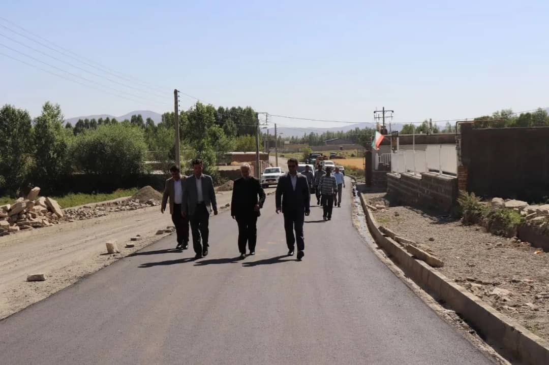 محمد رضا عبدالله نژاد فرماندار  شهرستان چالدران  از طرح هادی روستای خضرلو  از توابع بخش مرکزی این شهرستان بازدید و وضعیت طرح های هادی در دست اجرا  روستا های این شهرستان مورد  ارزیابی قرار داد .