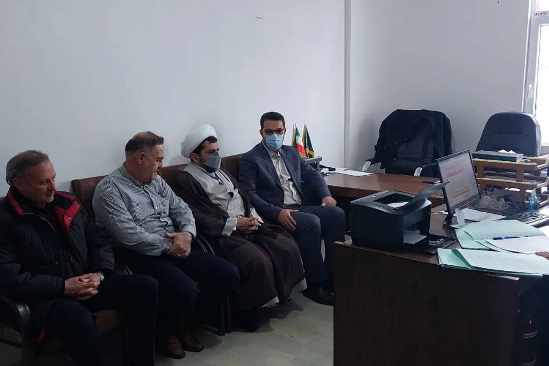 ✅عبدالله نژاد فرماندار چالدران به همراه حجت الاسلام والمسلمین واحدی فرد رئیس دادگستری با حضور در محل دفتر شورای حل اختلاف دادگستری چالدران ضمن بررسی مسائل آنان ازخدمات آنان نیز تجلیل نمودند.
