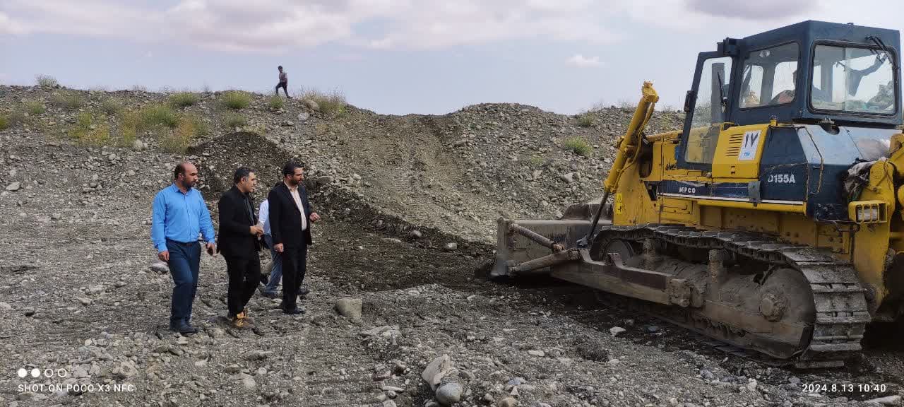 💢فرماندار شهرستان چالدران از روند لایروبی رودخانه دره درمانی چالدران بازدید کرد