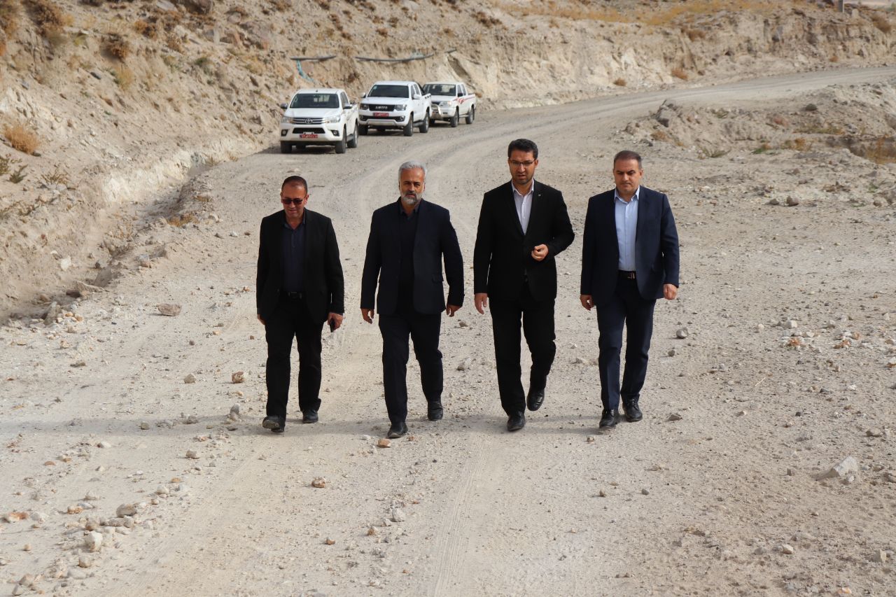 فرماندار شهرستان چالدران از پروژه بهسازی راه روستای چخورد کند بازدید کردند.