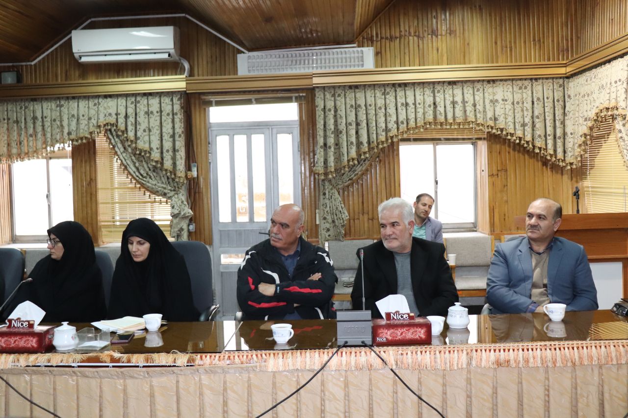  جلسه هم اندیشی نخبگان شهرستان چالدران با فرماندار
