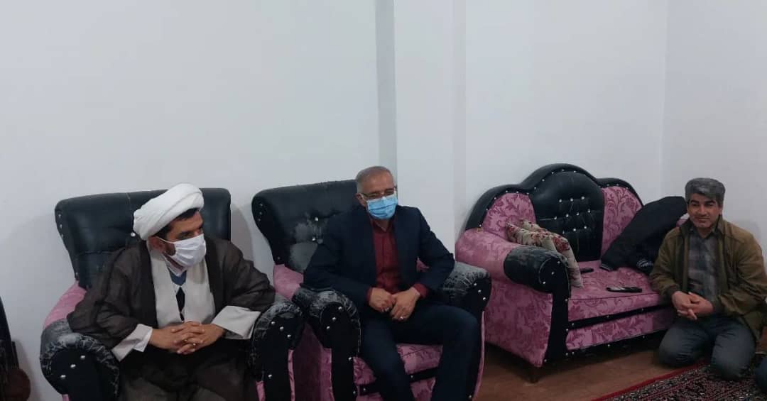 محمد رضا عبدالله نژاد فرماندار شهرستان چالدران به همراه حجت الاسلام والمسلمین محمد زاده امام جمعه شهرستان، از ایستگاه آتش نشانی شهرداری سیه چشمه بازدید کرد.
