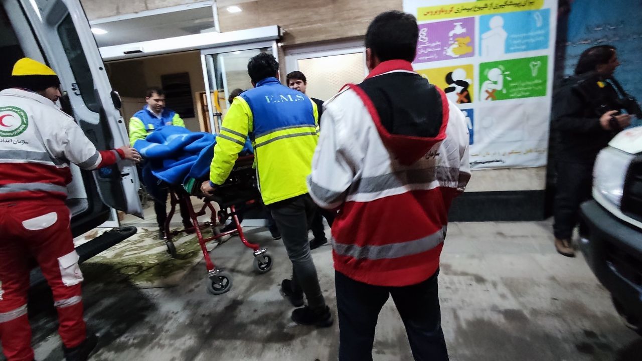 ✅ 90دستگاه خودروی گرفتار شده در برف و کولاک چالدران رها سازی شدند .