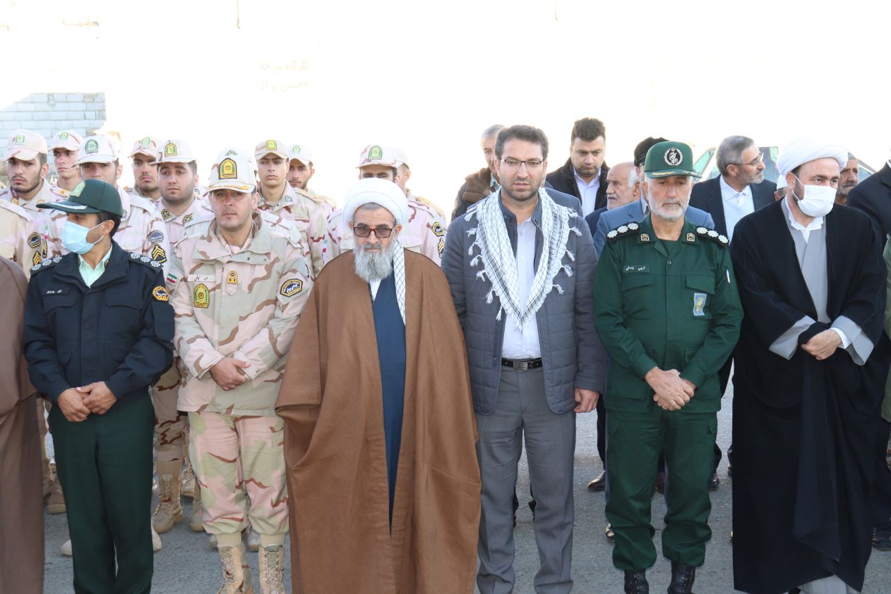 به مناسبت هفته بسیج مزار شهدای شهرستان چالدران غبار روبی و عطرافشانی شد