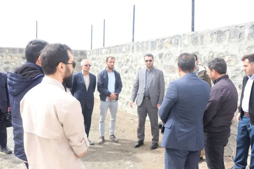 عبدالله نژاد فرماندارشهرستان چالدران به همراه دبیر نهاد پیشرفت و آبادانی چالدران از استخر ذخیره آب کشاورزی روستاهای تات کندی در چالدران بازدید کرد.