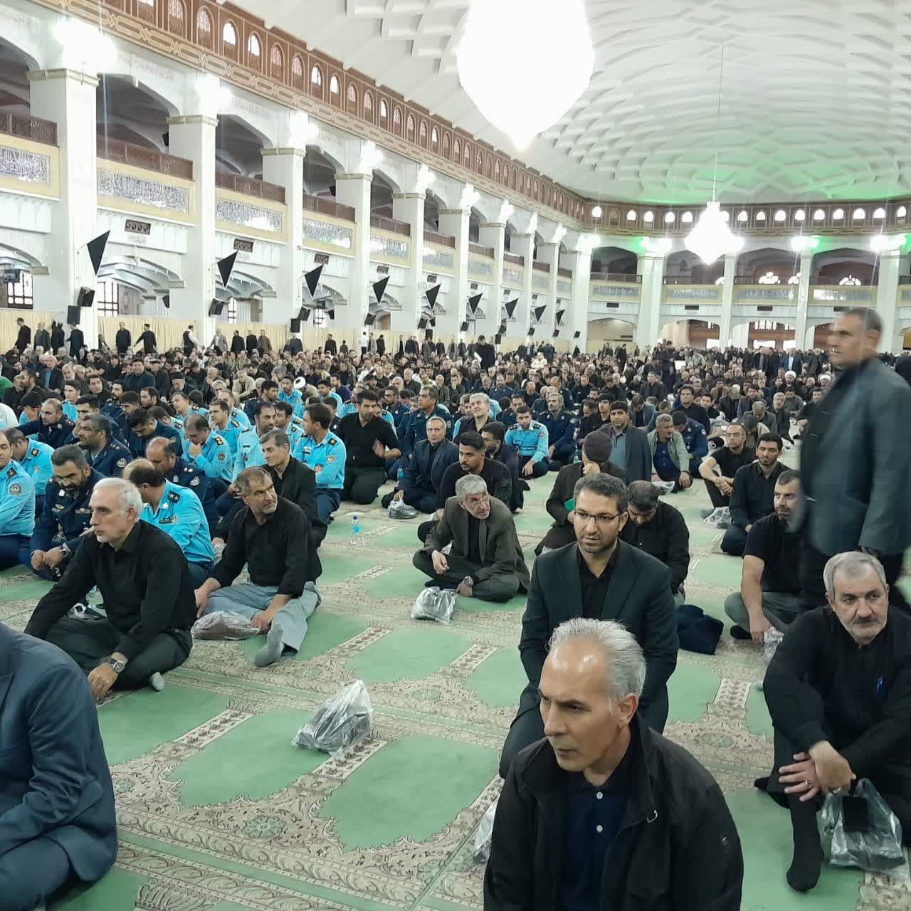 حضور محمد رضا عبداله نژاد فرماندار چالدران در مراسم تشییع پیکر شهید آیت الله آل هاشم نماینده ولی فقیه در آذربایجان شرقی امام جمعه تبریز در مصلی اعظم تبریز