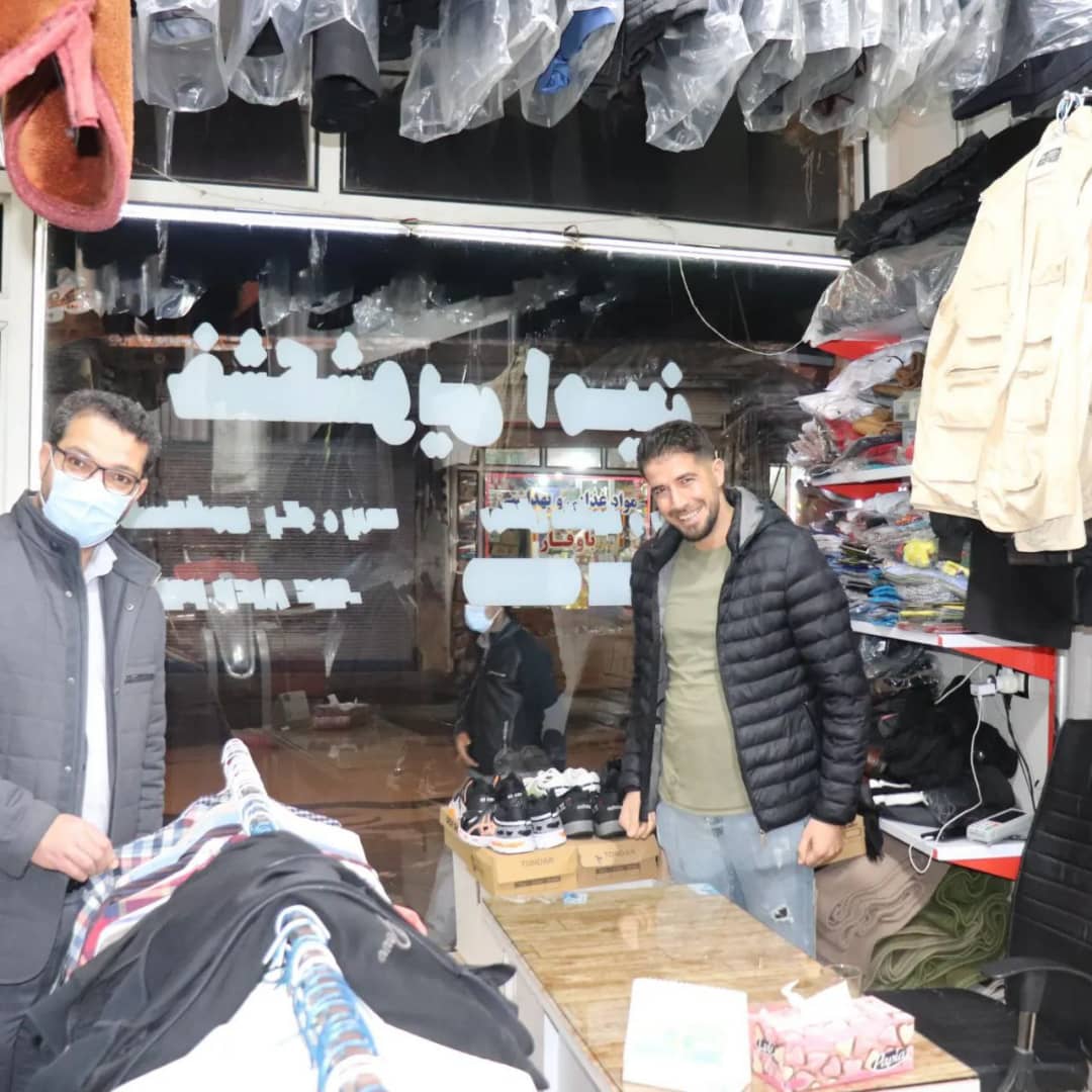 ✅عبدالله نژاد فرماندارشهرستان چالدران در راستای تنظیم بازار ضمن دیدار با بازاریان و میوه فروشان چالدران در یک دیدار صمیمی مسائل و مشکلات آنان را مورد بحث و بررسی قرار دادند.