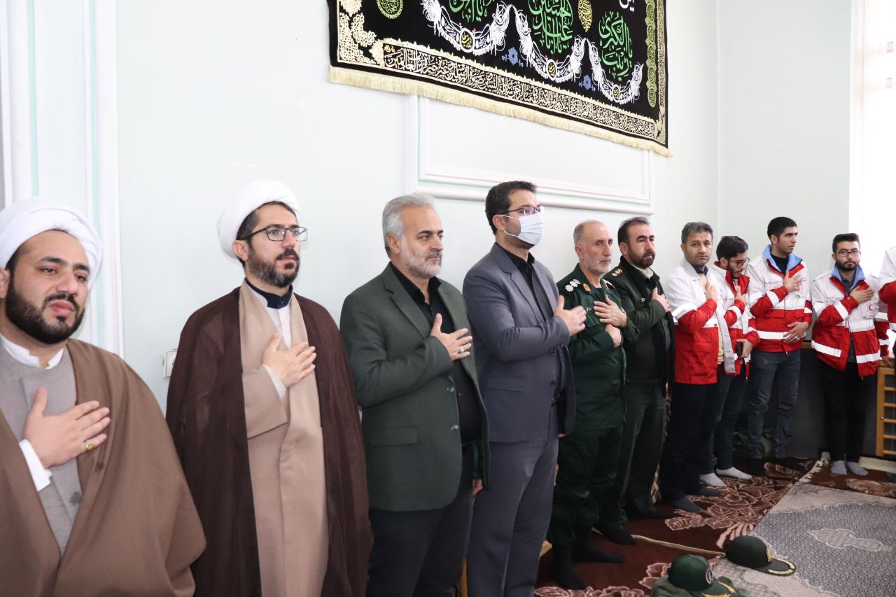 حضور محمدرضا عبدالله نژاد فرماندار شهرستان چالدران به همراه حجت الاسلام والمسلمین محمدزاده امام جمعه در مراسم عزاداری ایام فاطمیه در حسینیه غربا شهرستان چالدران