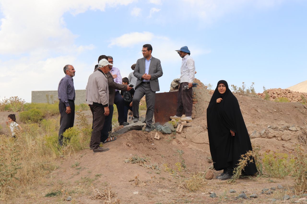 محمدرضا عبدالله نژاد فرماندار چالدران به همراه تعدادی از اعضای شورای اداری در روستای جبارلو از توابع بخش دشتک حضور یافت و مسائل و مشکلات این روستا را از نزدیک مورد بررسی قرار داد .