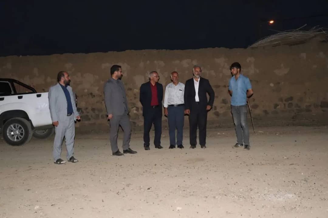 محمدرضا عبدالله نژاد فرماندارشهرستان چالدران در جهت بررسی مسائل و مشکلات روستای دار دره درسی از توابع بخش مرکزی این شهرستان از نزدیک با مردم این روستا دیدار و مشکلات آنان مورد بحث و بررسی قرار داد