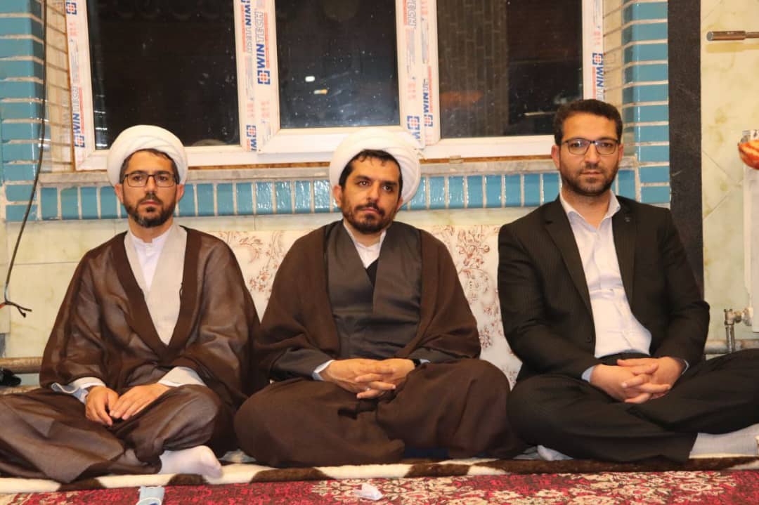  ✅محمد رضا عبدالله نژاد فرماندار شهرستان چالدران با حضور در مسجد جامع شهر آواجیق در قالب دیدار چهره به چهره مسائل و مشکلات مردم را مورد بررسی قرار داد.