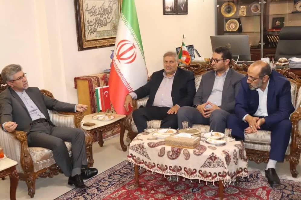 دیدار محمد رضا عبدالله نژاد فرماندار شهرستان چالدران و نادرکاظمی فرماندار شهرستان ماکو با سجاد سلطان زاده سرکنسول ایران در استان ارزروم ترکیه