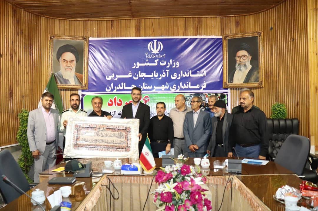 عکس یادگاری جانبازان وایثارگران و آزادگان شهرستان با محمد رضا عبدالله نژاد فرماندار شهرستان چالدران به مناسبت 26 مرداد سالروز ورود آزادگان به آغوش میهن اسلامی