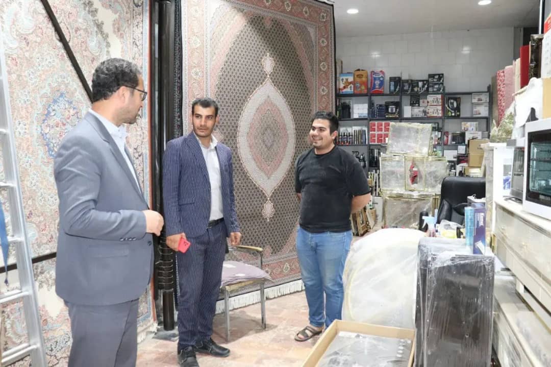 محمدرضا عبدالله نژاد فرماندار چالدران با هدف بررسی مسائل و مشکلات اصناف چالدران در بازار چالدران حضور یافت وبا تنی چند از اصناف این شهرستان به بحث و گفت و گو پرداخت.