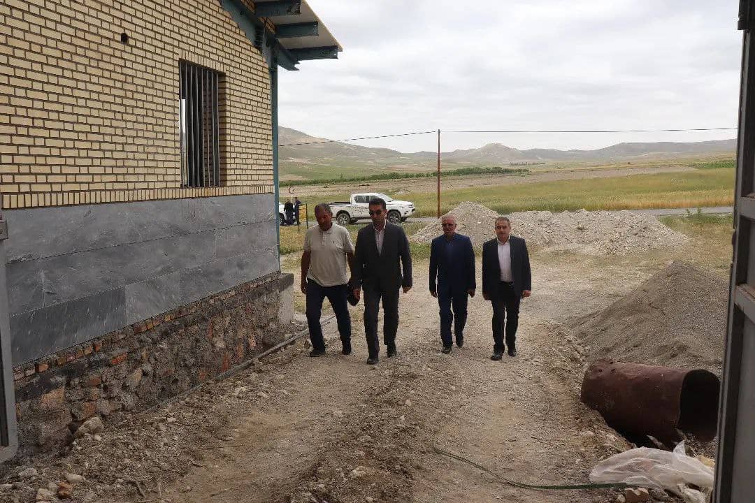 در راستای مصوبات سفر استاندار آذربایجان غربی به شهرستان چالدران محمدرضا عبدالله نژاد فرماندار چالدران از روند اجرایی مجموعه چند منظوره ورزشی روستای قرنقو بازدید نمودند.