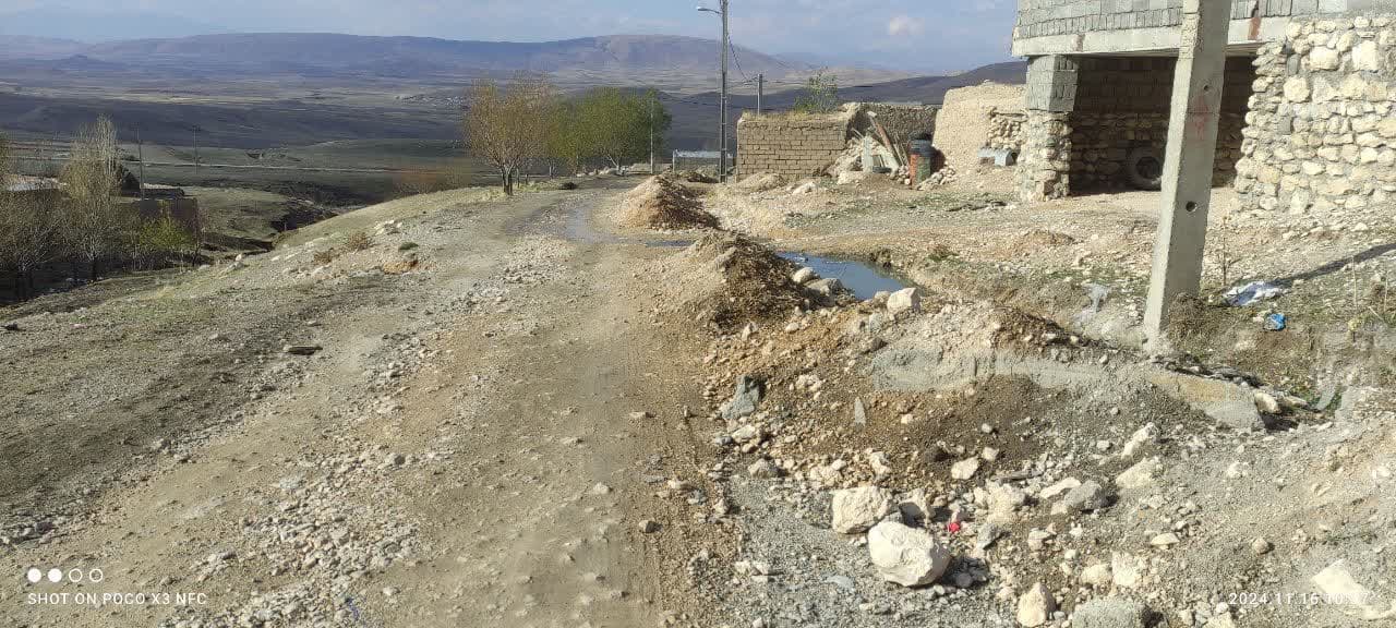 بازدید محمد رضا عبدالله نژاد فرماندار چالدران به همراه جمعی از اعضای شورای اداری از بهسازی معابر و کانال کشی در روستای یومری داش
