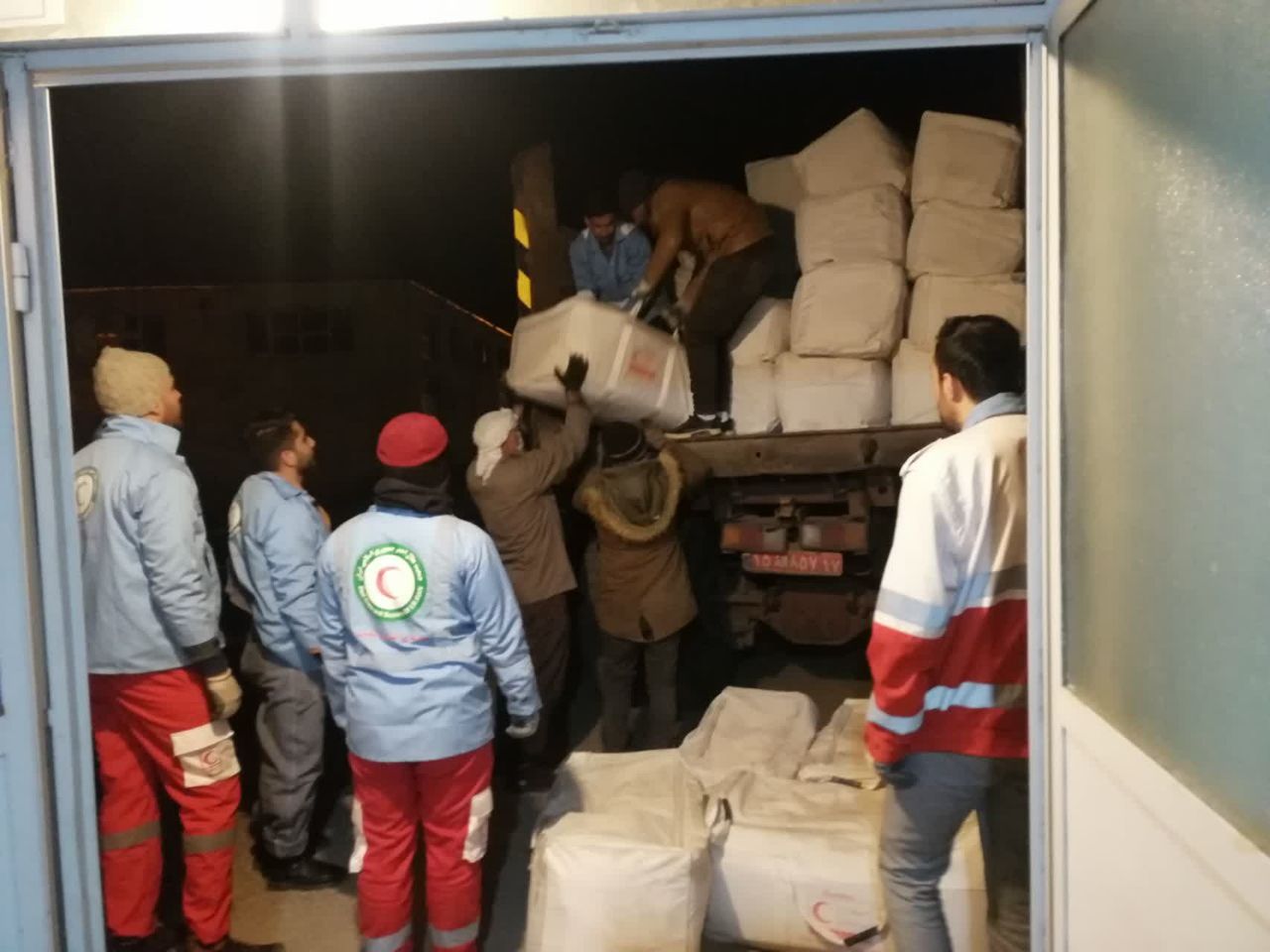 بارگیری چهارمین مرحله از کمک های امدادی جمعیت هلالاحمر چالدران جهت ارسال به مناطق زلزله زده شهرستان خوی با همکاری فرمانداری ،راهداری و حمل و نقل جادهای ،شهرداری و هلالاحمر شهرستان چالدران