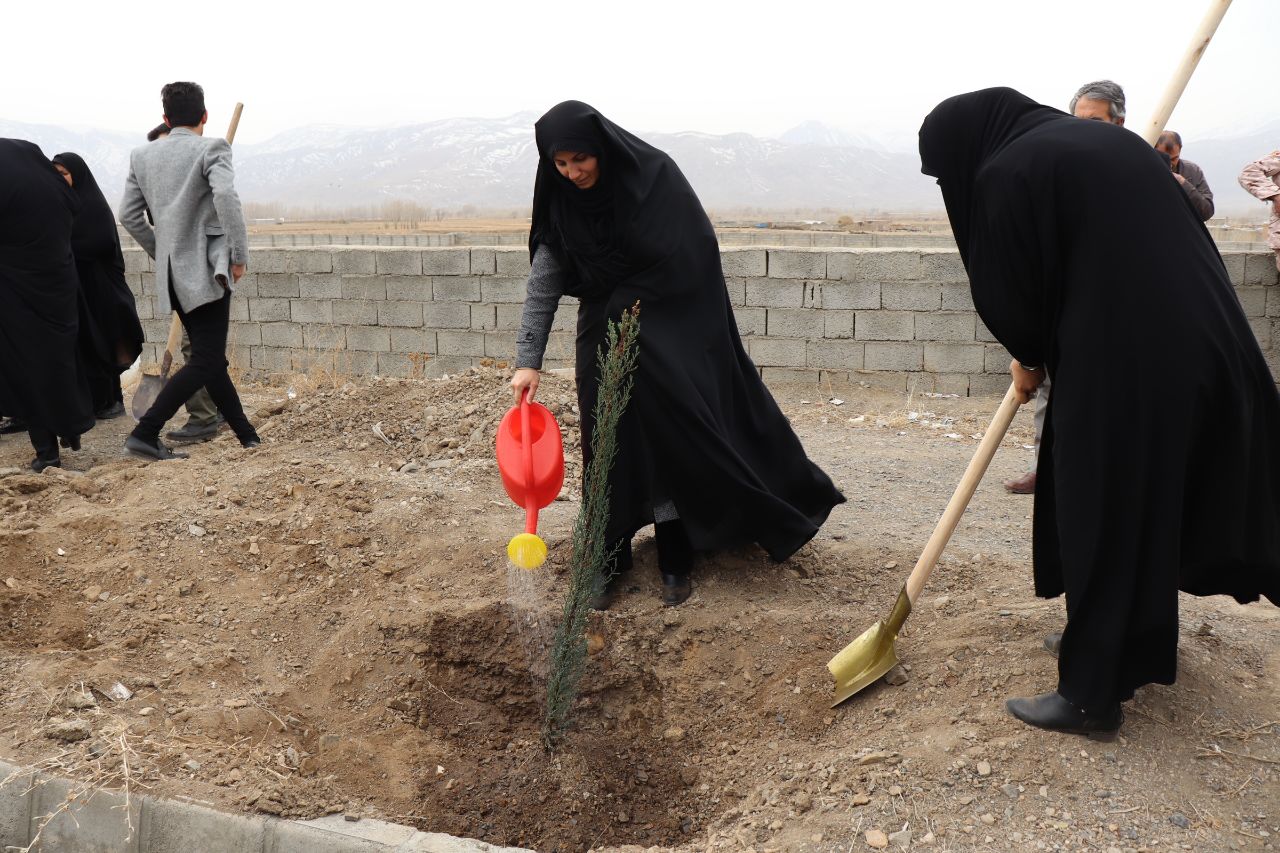 حضور فرماندار چالدران در مراسم روز درختکاری و هفته منابع طبیعی