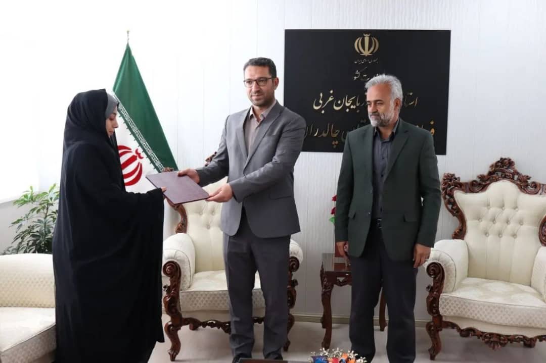 از سه بانوی دهیار شهرستان چالدران تجلیل شد .