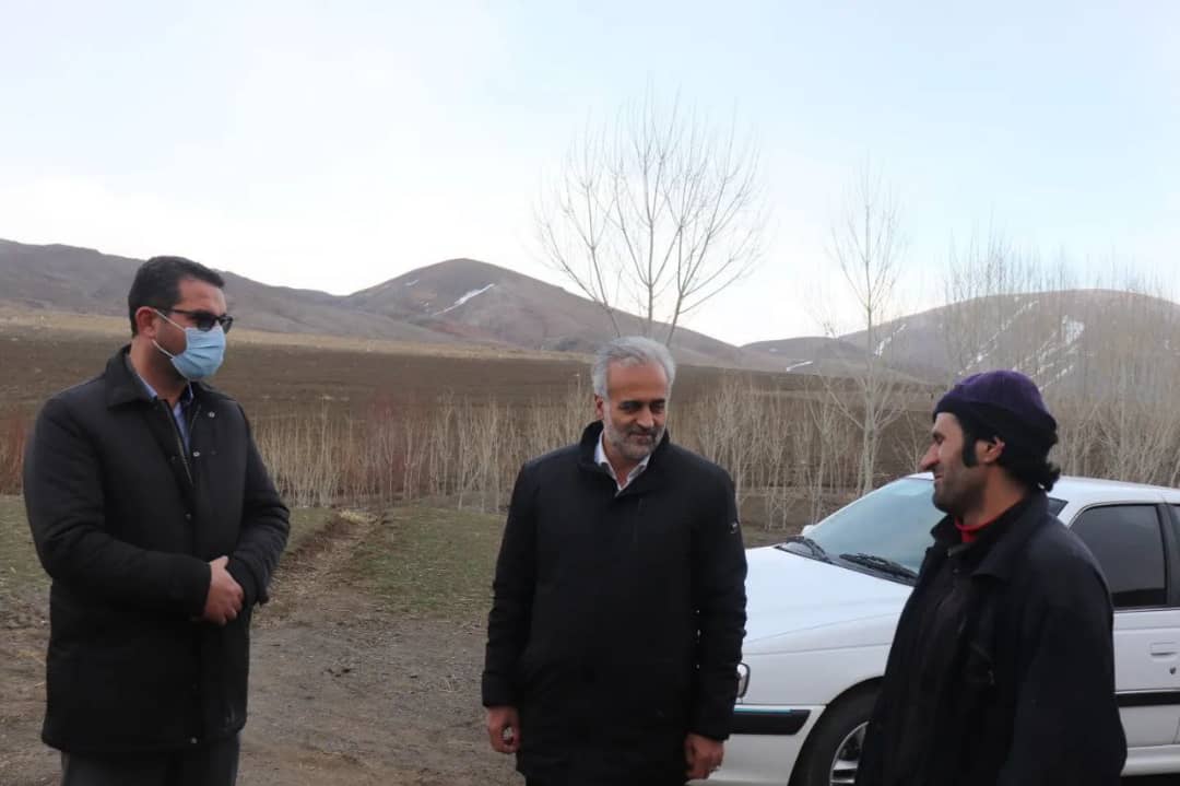 ✅عبدالله نژاد فرماندار شهرستان چالدران ، با حضور در روستای سعید آباد ضمن دیدار با اهالی روستا بازدید از نزدیک مسائل و مشکلات اهالی روستا را مورد بررسی قرار دادند.
