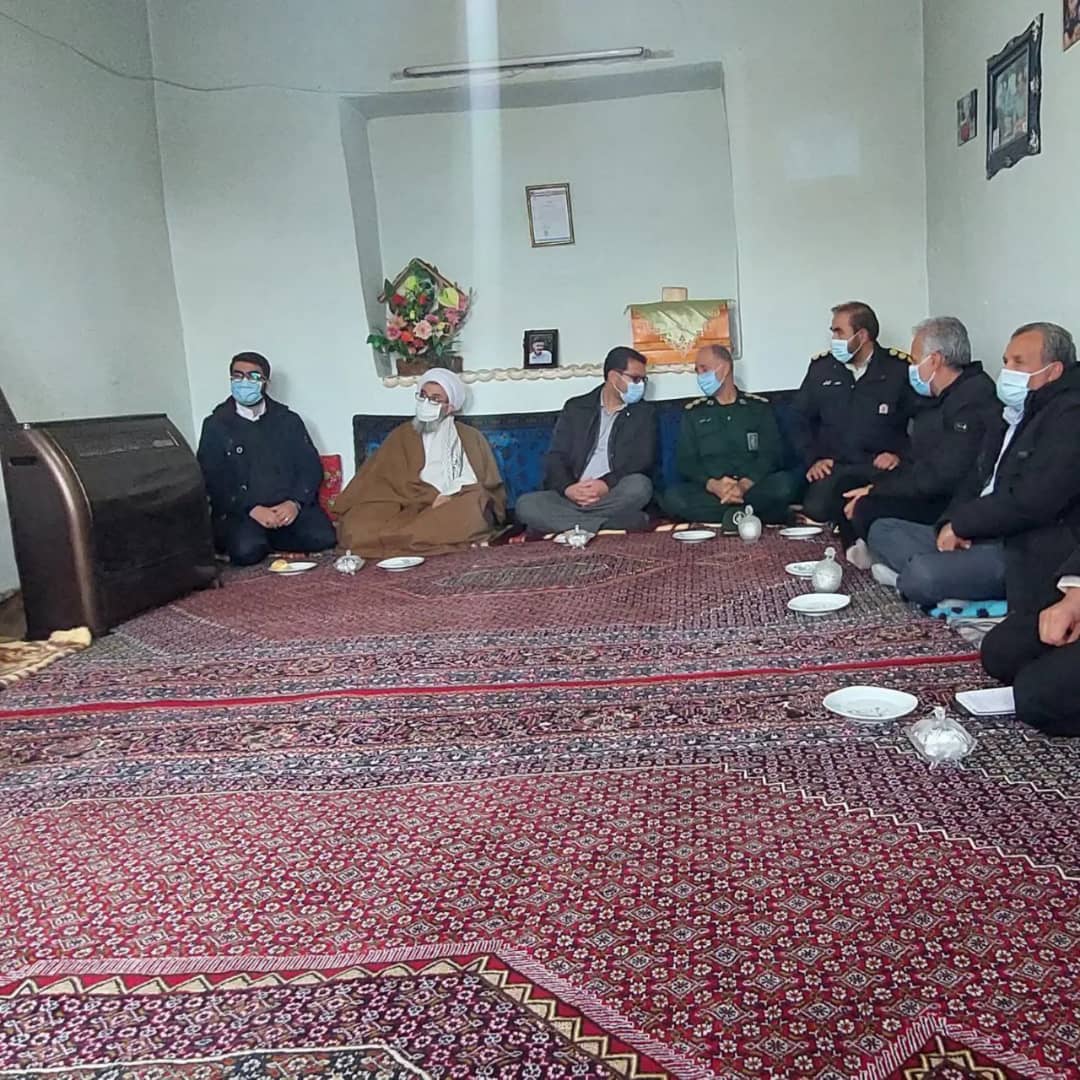 ✅در سومین روز از ایام الله دهه مبارک فجر با حضور عبدالله نژاد فرماندار شهرستان چالدران ،از خانواده شهیدان دیدار و تجلیل شد