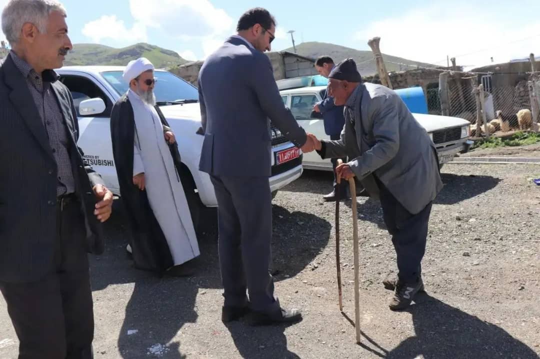 محمدرضا عبدالله نژاد فرماندار شهرستان چالدران در قالب بازدید یک روزه در روستای های بخش دشتک بازدید نمودند.