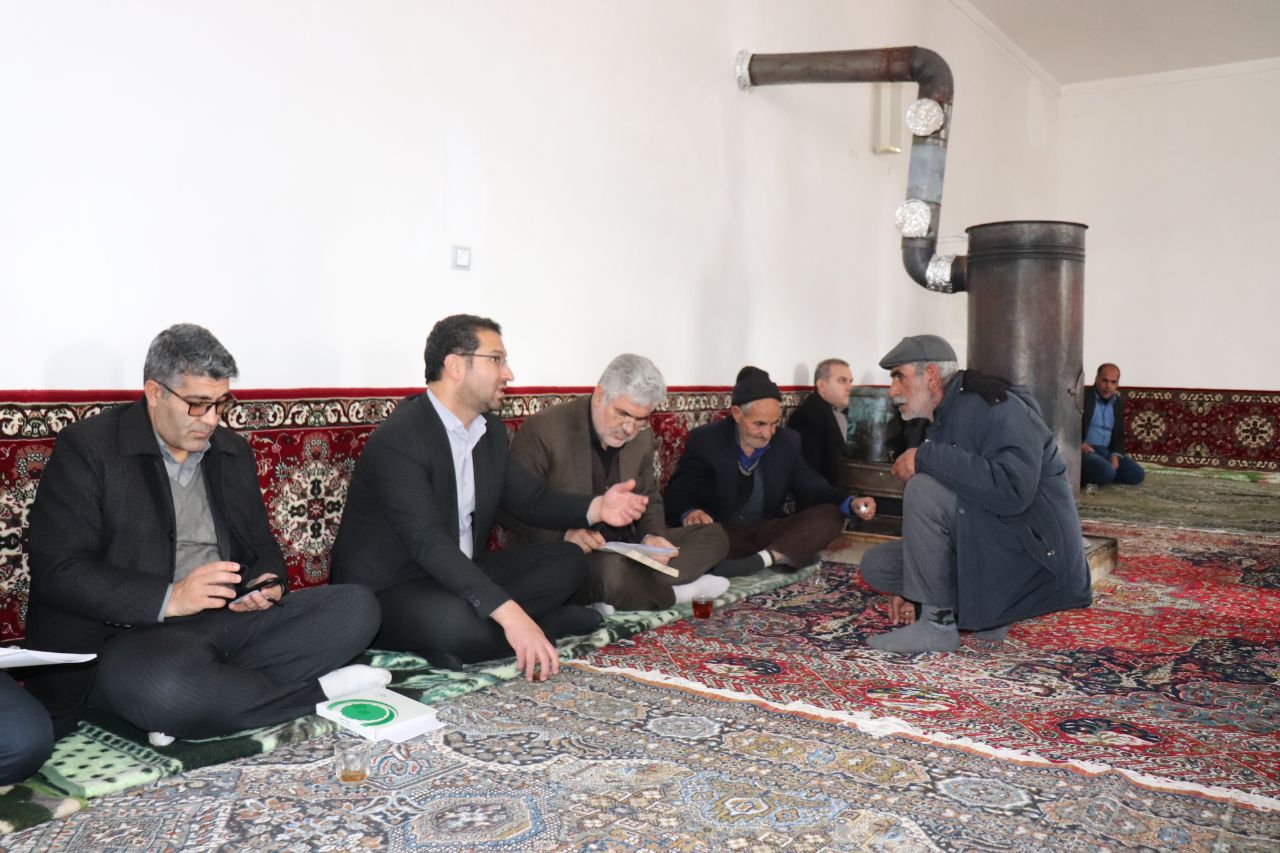 در راستای اجرای مصوبات سفر استاندار آذربایجان غربی ، محمدرضا عبدالله نژاد فرماندار به همراه علیپور نماینده مردم شهرستانهای ماکو و چالدران از پروژه های در حال ساخت روستای قرجه وران بازدید نمودند.