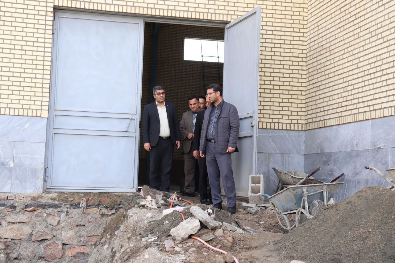 بازدید فرماندار شهرستان چالدران از پروژه سالن ورزشی در حال احداث روستای قرنقو
