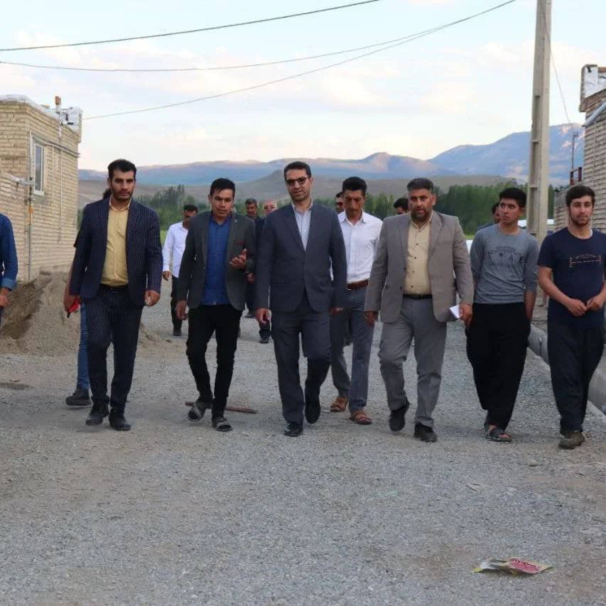 بازدید میدانی محمد رضا عبدالله نژاد فرماندار شهرستان چالدران از مناطق حاشیه شهر در راستای محرومیت زدایی و حل مسائل و مشکلات مردم حاشیه شهر