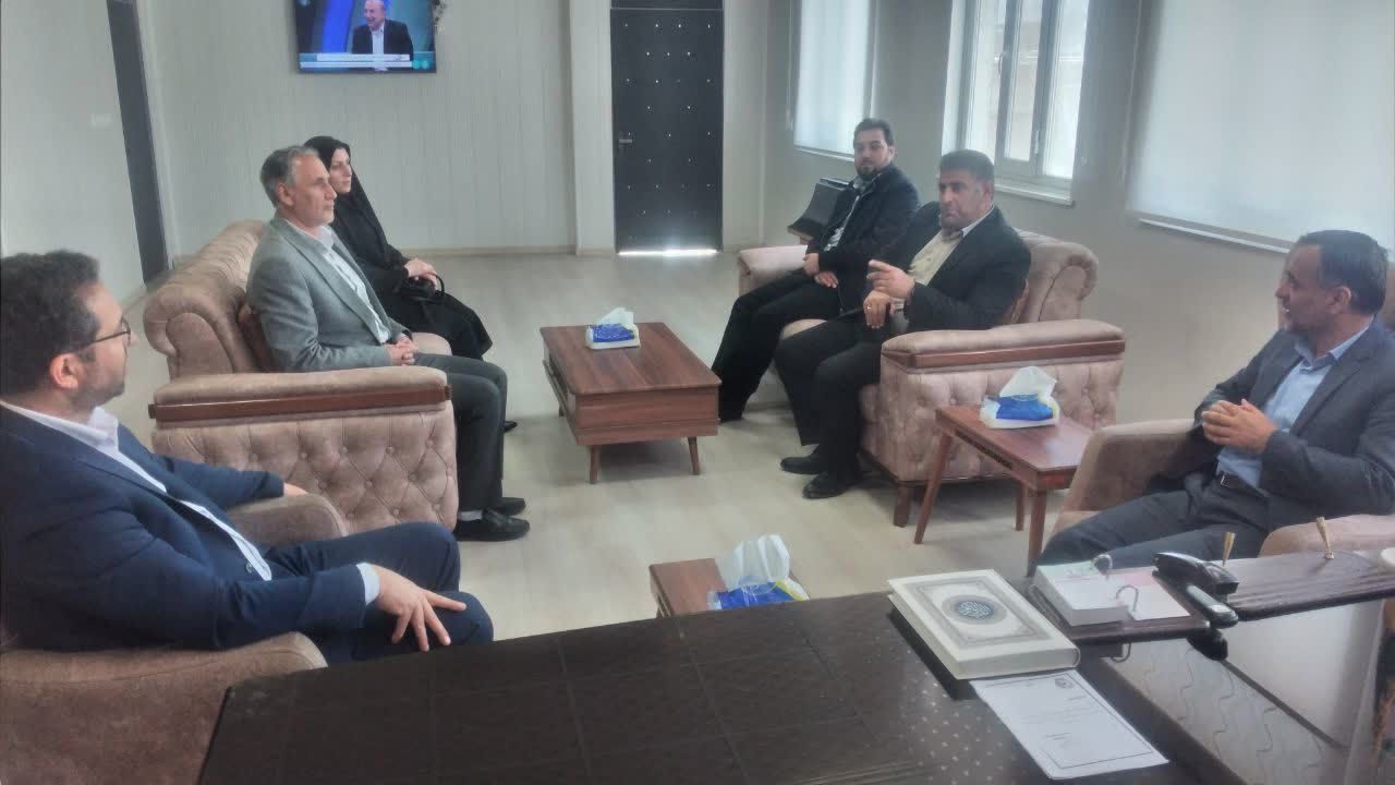 دیدار اعضای شورای اسلامی شهر و شهردار سیه چشمه با محمدرضا عبدالله نژاد فرماندار چالدران  به مناسبت عید نوروز