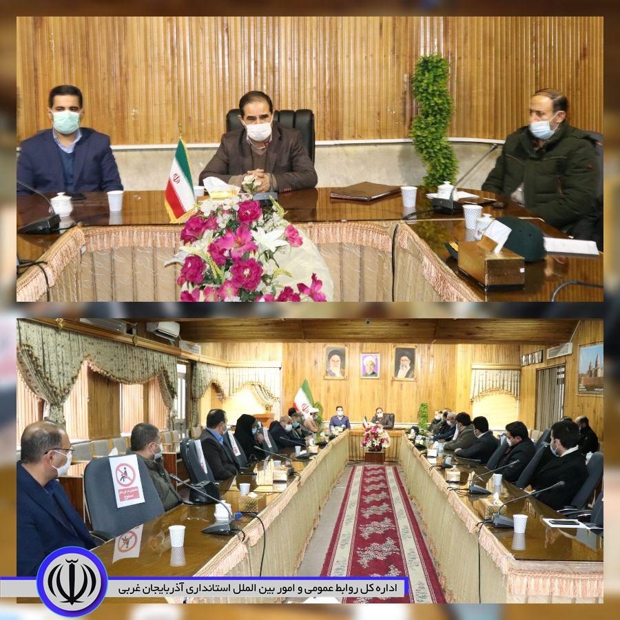 همزمان با اولین روز از ایام الله دهه مبارک فجر اعضای شورای اداری شهرستان چالدران با محمدزاده فرماندار شهرستان دیدار کردند.