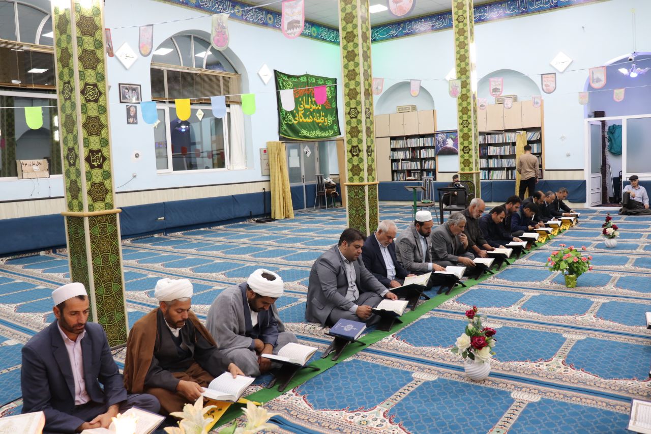 محفل انس با قرآن در سومین شب هفته وحدت برگزار شد.