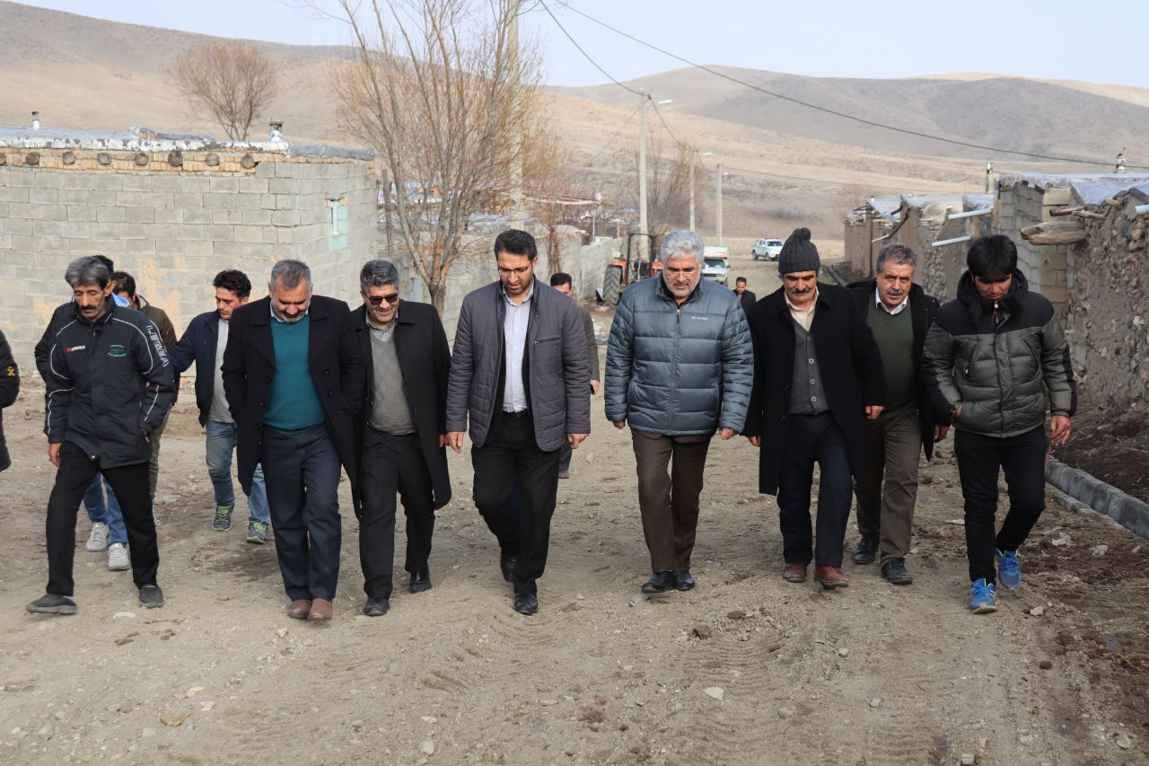 محمدرضا عبدالله نژاد فرماندار و علی پور نماینده مردم شهرستانهای ماکو ، چالدران ، شوط و پلدشت در مجلس شورای اسلامی در روستاهای کران علیا و سفلی حضور یافتند.