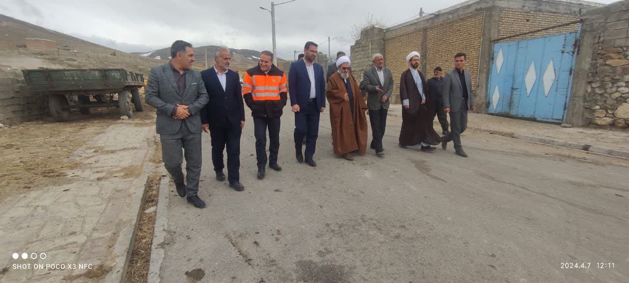 به گزارش روابط عمومی فرمانداری چالدران محمدرضا عبدالهنژاد فرماندار چالدران به همراه امام جمعه شهرستان معاون سیاسی امنیتی و اجتماعی و جمعی از روسای ادارت با حضور در روستای اینجه سفلی ضمن دیدار با مردم