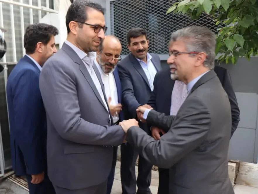 با استقبال گرم سجاد سلطان زاده سرکنسول ایران در ارزروم ترکیه فرمانداران شهرستان های چالدران و ماکو و هیات همراه وارد استان ارزروم ترکیه شدند .